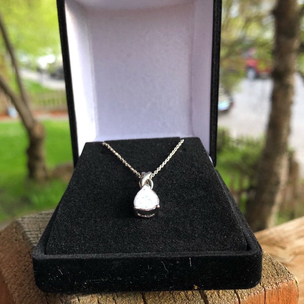 💎1 LEFT💎TEARDROP OPAL PENDANT AND CHAIN - Picture 6 of 8